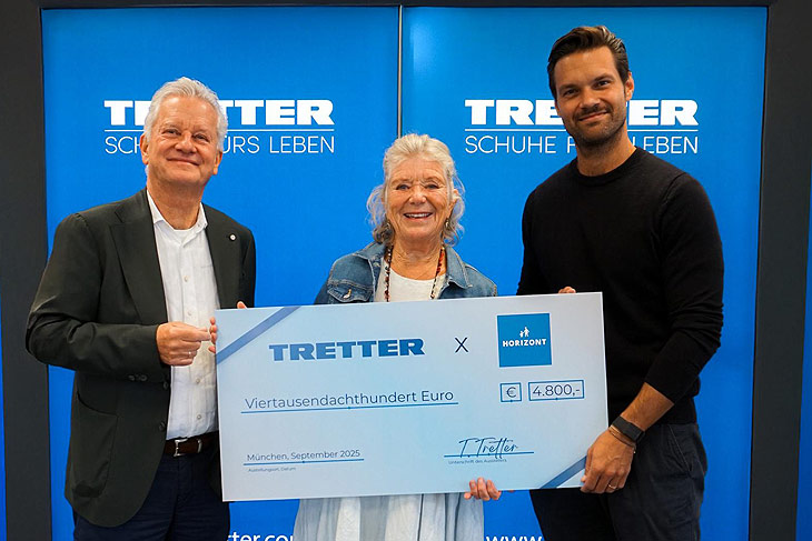 4.800 € Spendenscheck  für Jutta Speidel und "Horizont e.V." (©Foto: Tretter Schuhe) 